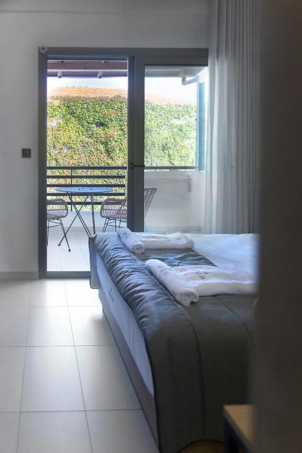 Araliki Suites Polychrono Bagian luar foto