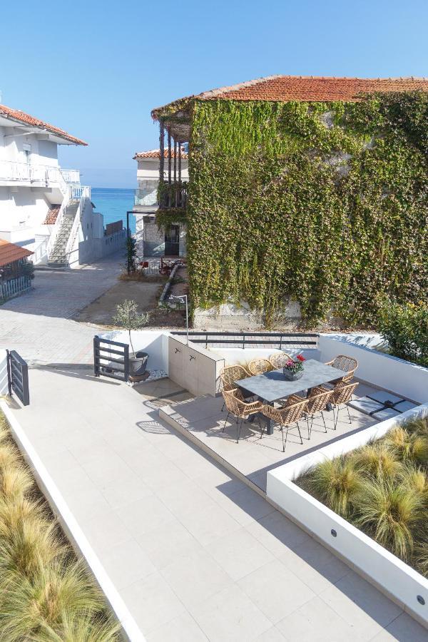 Araliki Suites Polychrono Bagian luar foto
