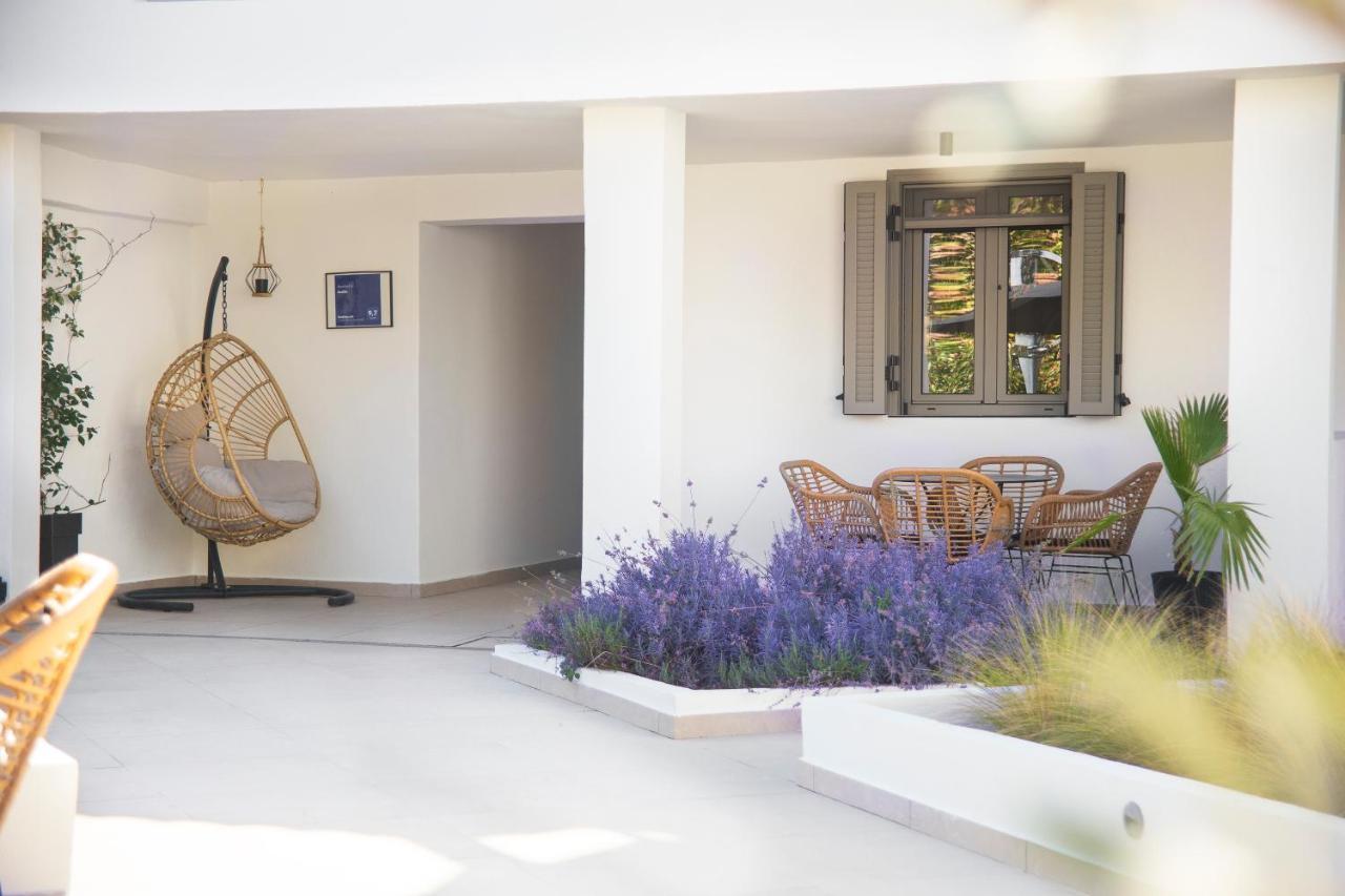 Araliki Suites Polychrono Ruang foto